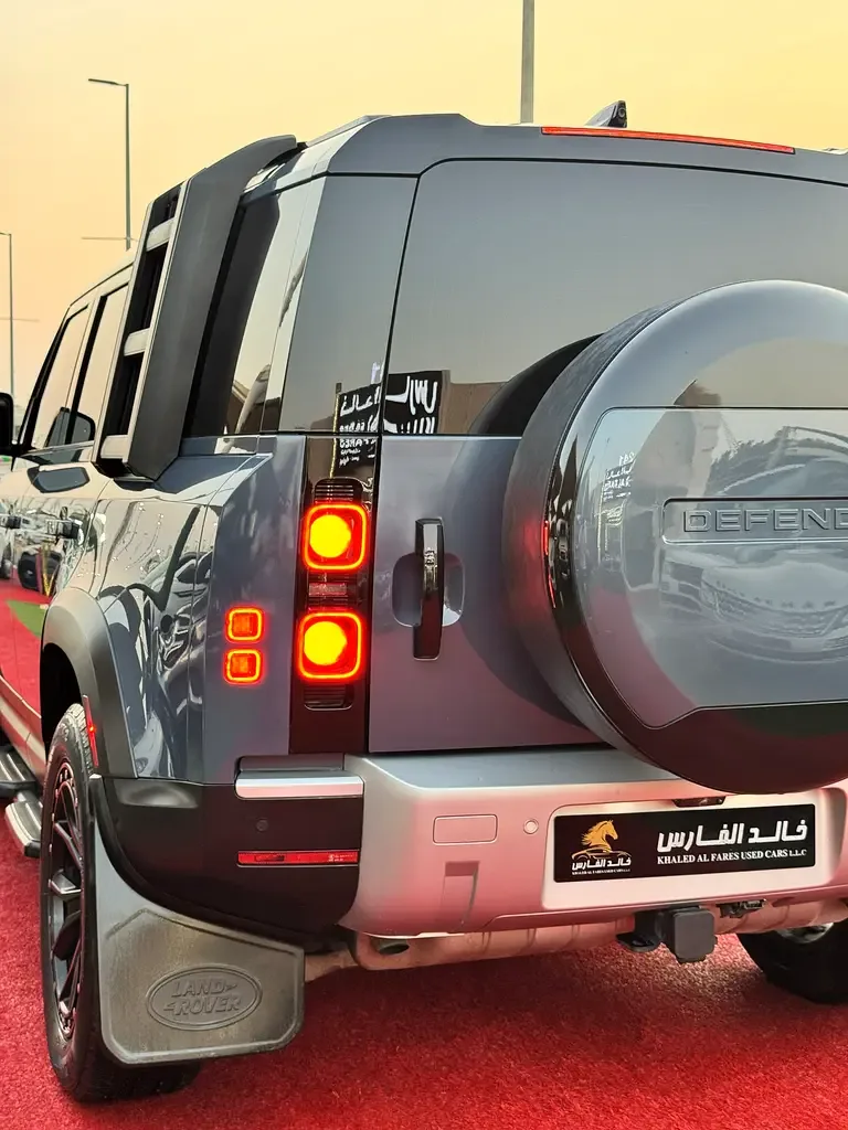 Land Rover Defender 2.0 AT AWD (300 حصان) - 10