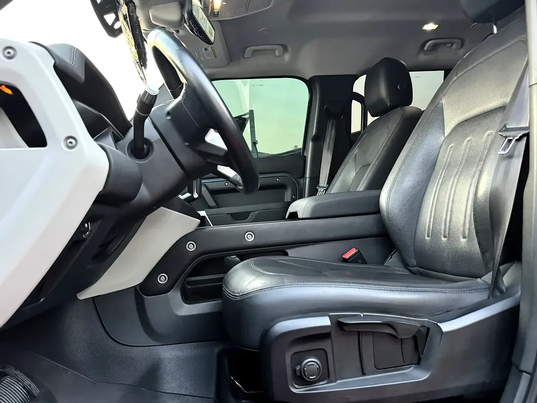 Land Rover Defender 2.0 AT AWD (300 حصان) - 13