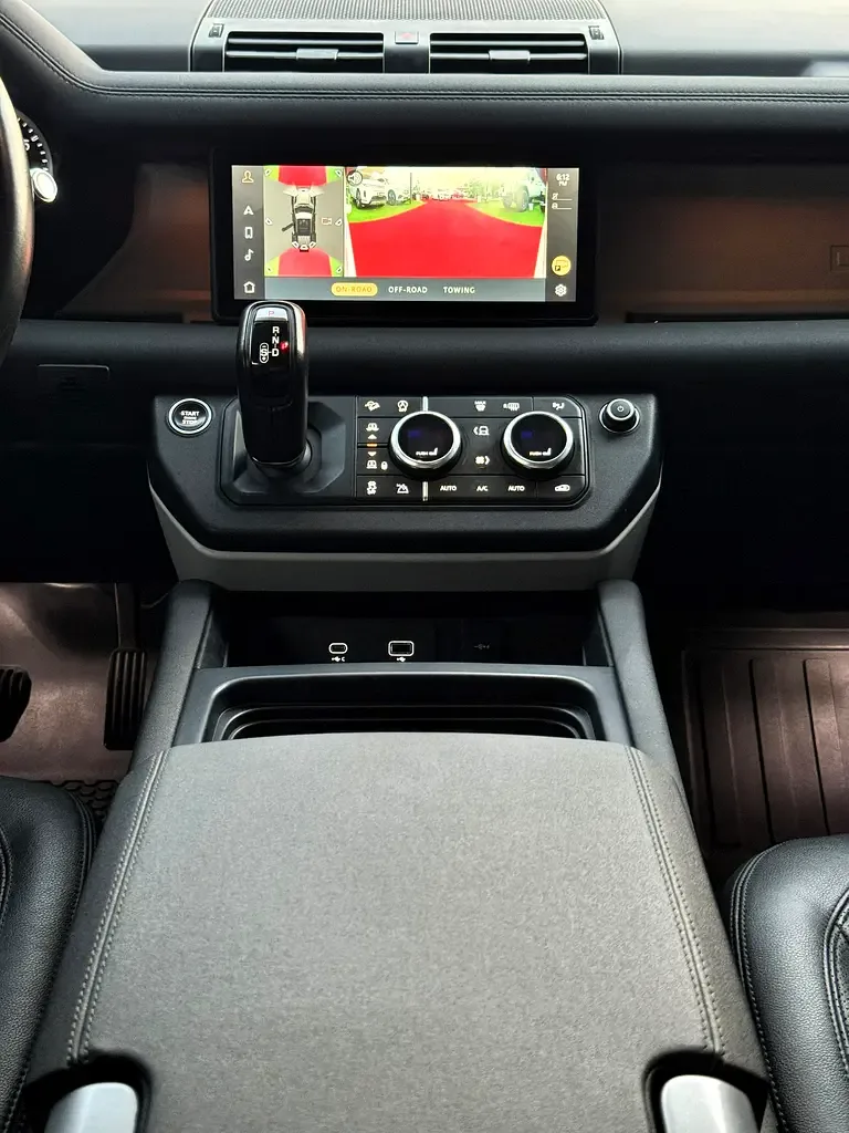 Land Rover Defender 2.0 AT AWD (300 حصان) - 15