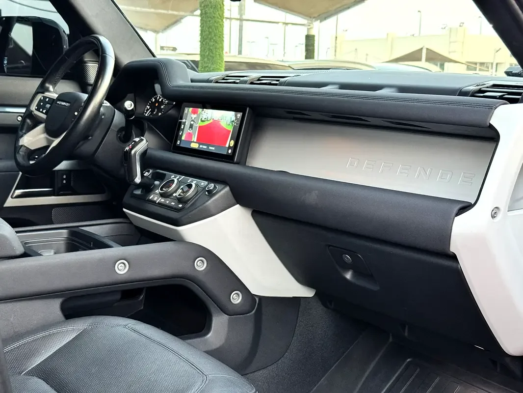 Land Rover Defender 2.0 AT AWD (300 حصان) - 16