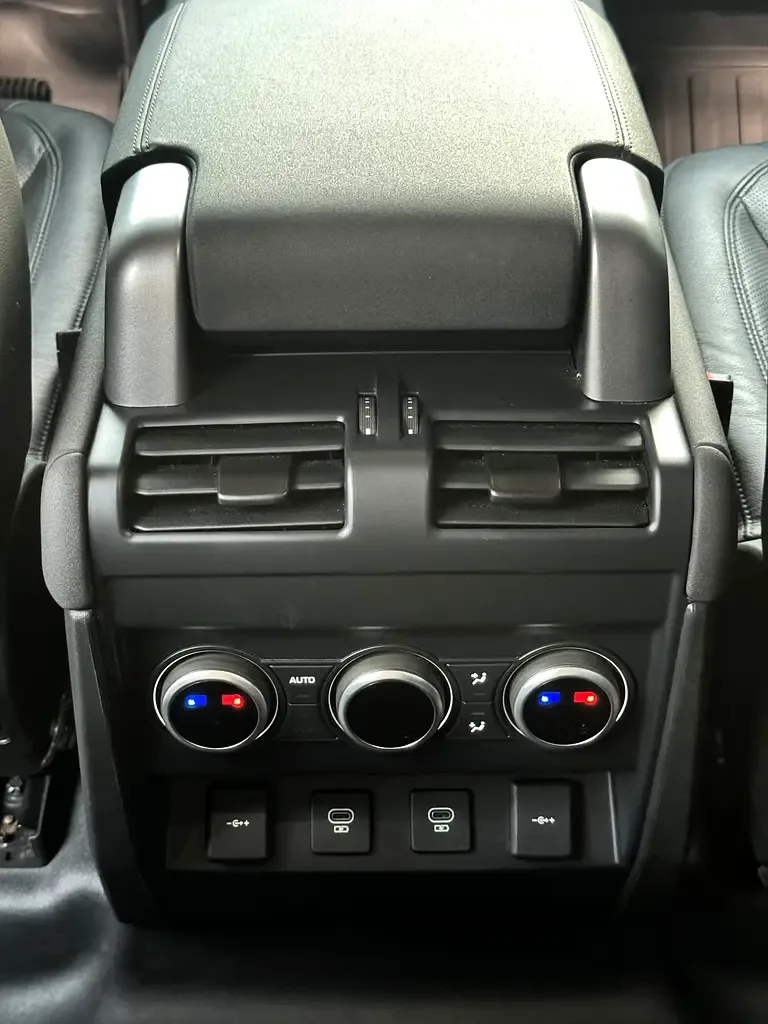 Land Rover Defender 2.0 AT AWD (300 حصان) - 19