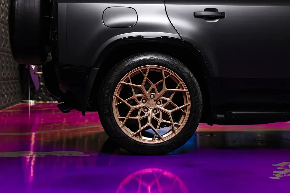 Land Rover Defender 2.0 AT AWD (300 hp) - 5