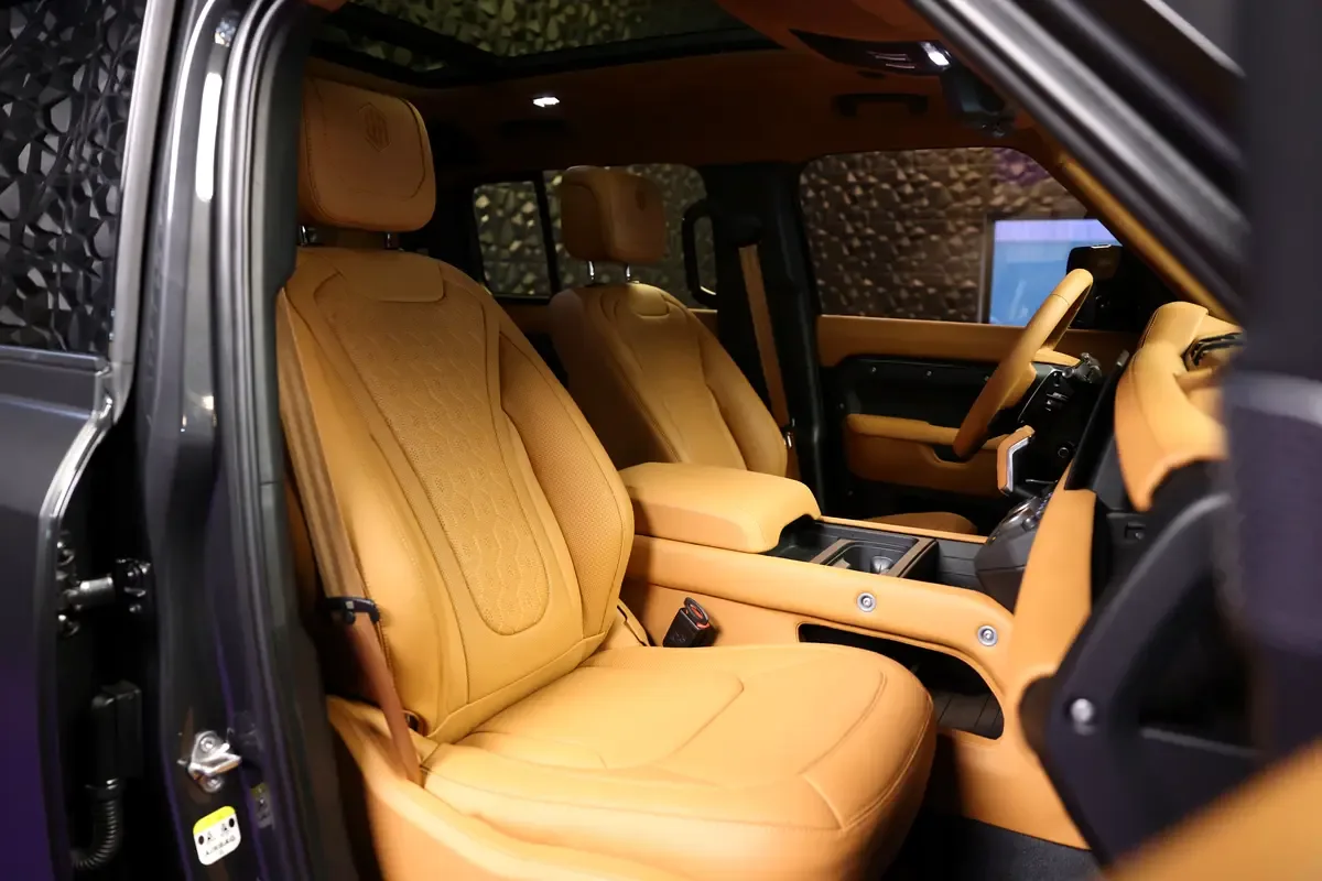 Land Rover Defender 2.0 AT AWD (300 hp) - 4