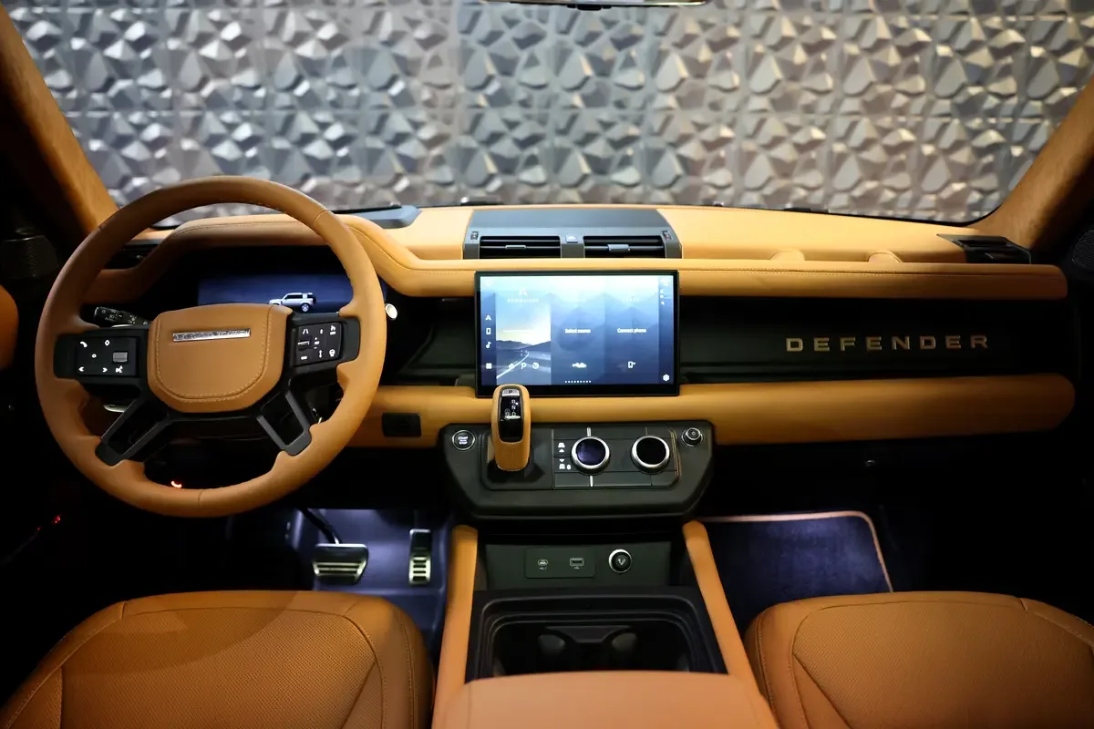 Land Rover Defender 2.0 AT AWD (300 hp) - 14