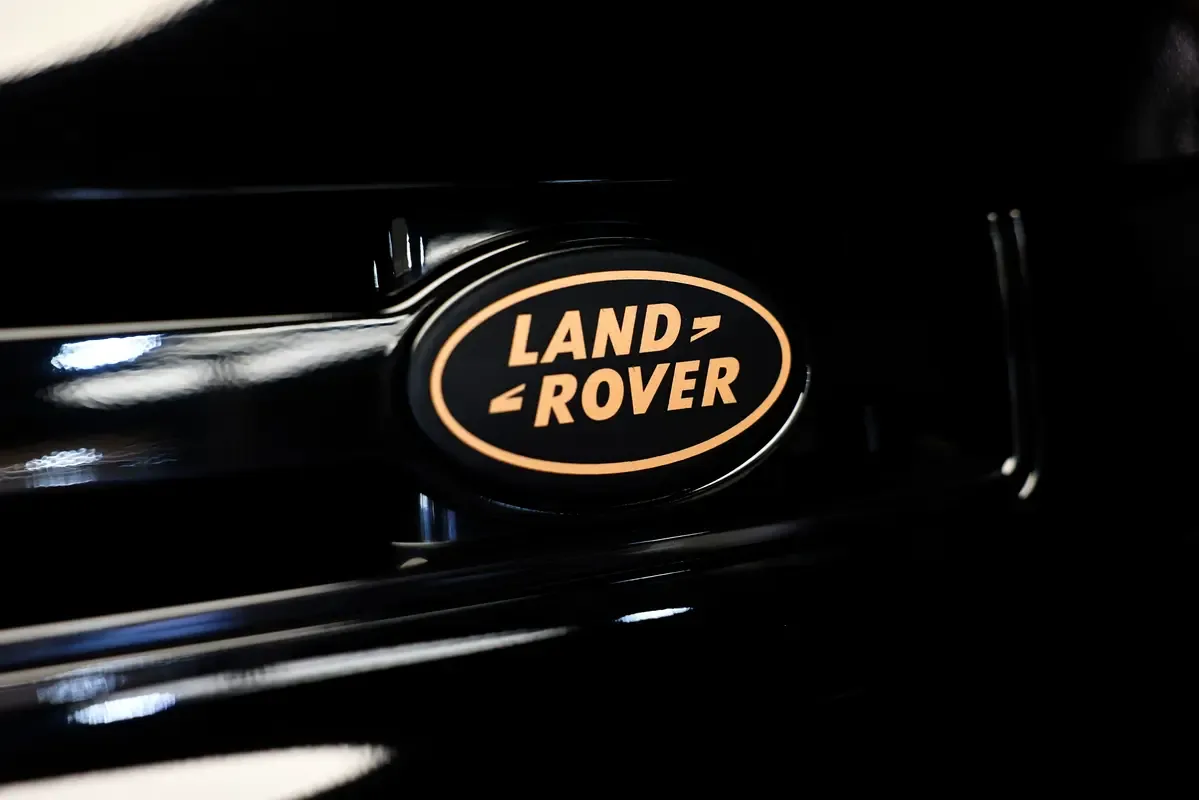 Land Rover Defender 2.0 AT AWD (300 hp) - 15