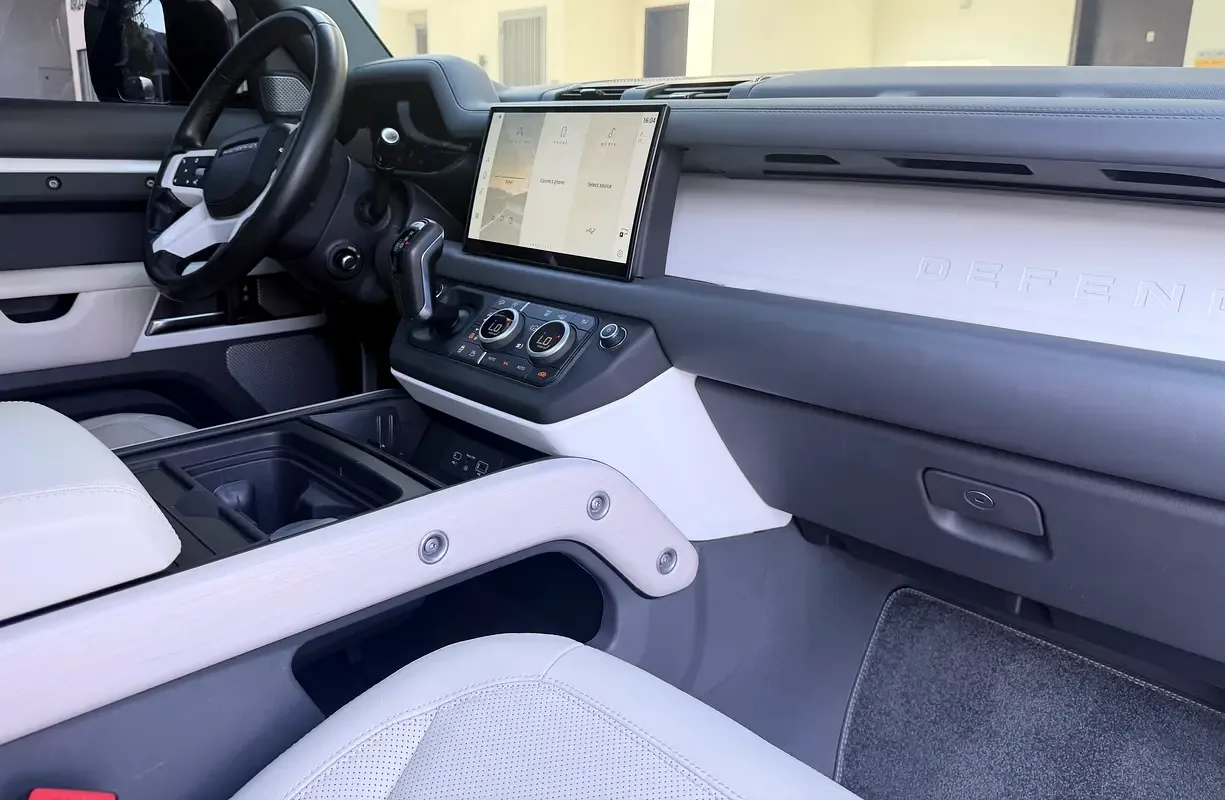 Land Rover Defender 3.0 AT 4WD (400 حصان) - 10