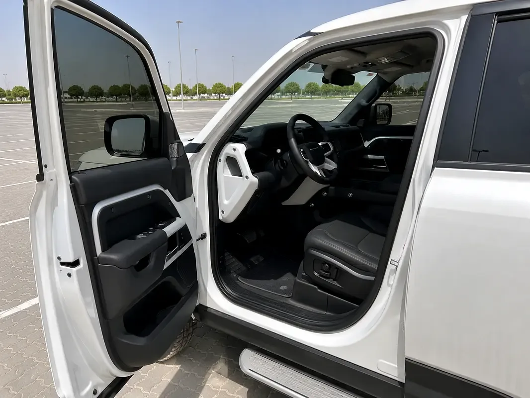 Land Rover Defender 3.0 AT AWD (300 حصان) - 6