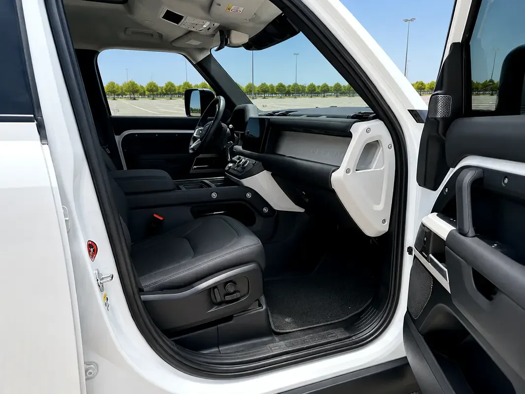 Land Rover Defender 3.0 AT AWD (300 حصان) - 7
