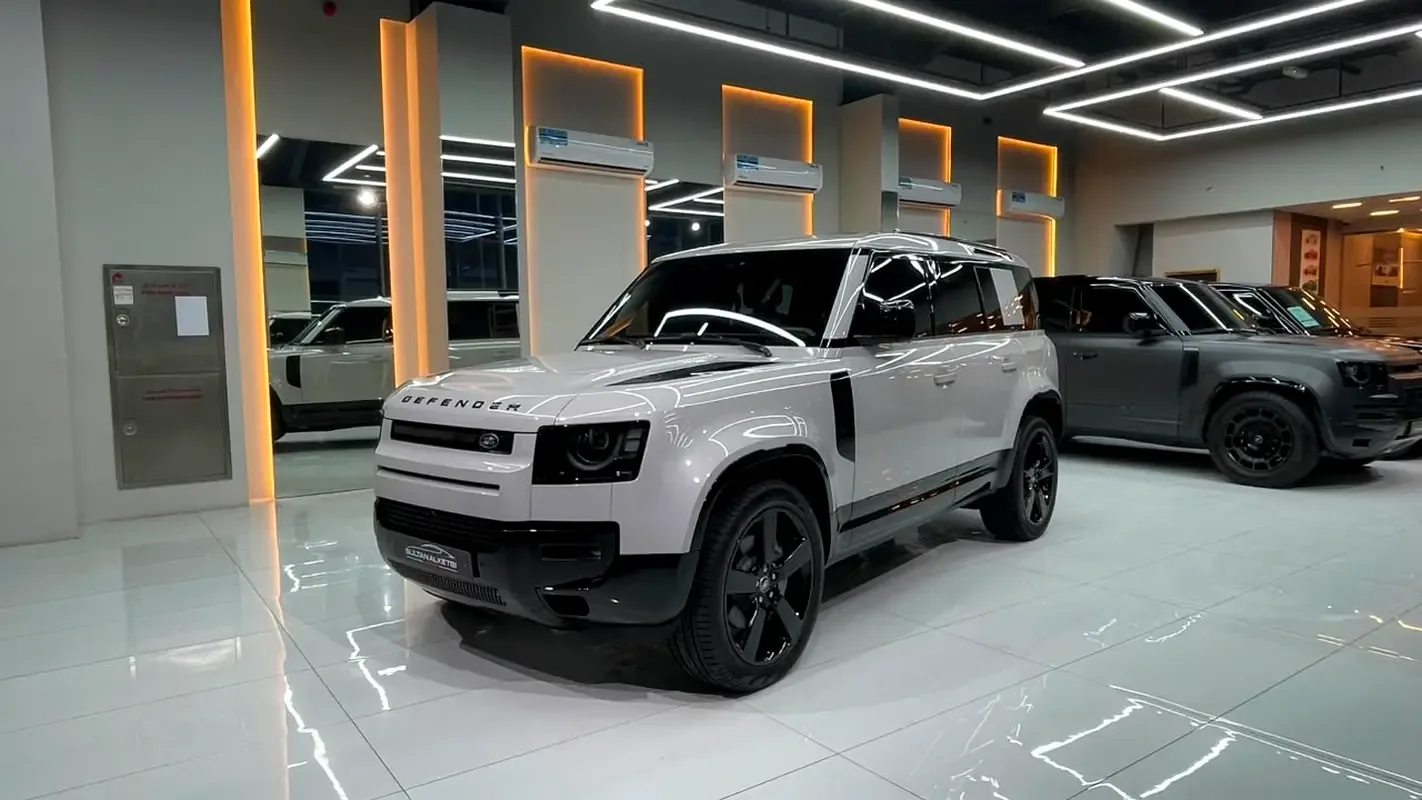 Land Rover Defender 3.0 AT AWD (400 hp)