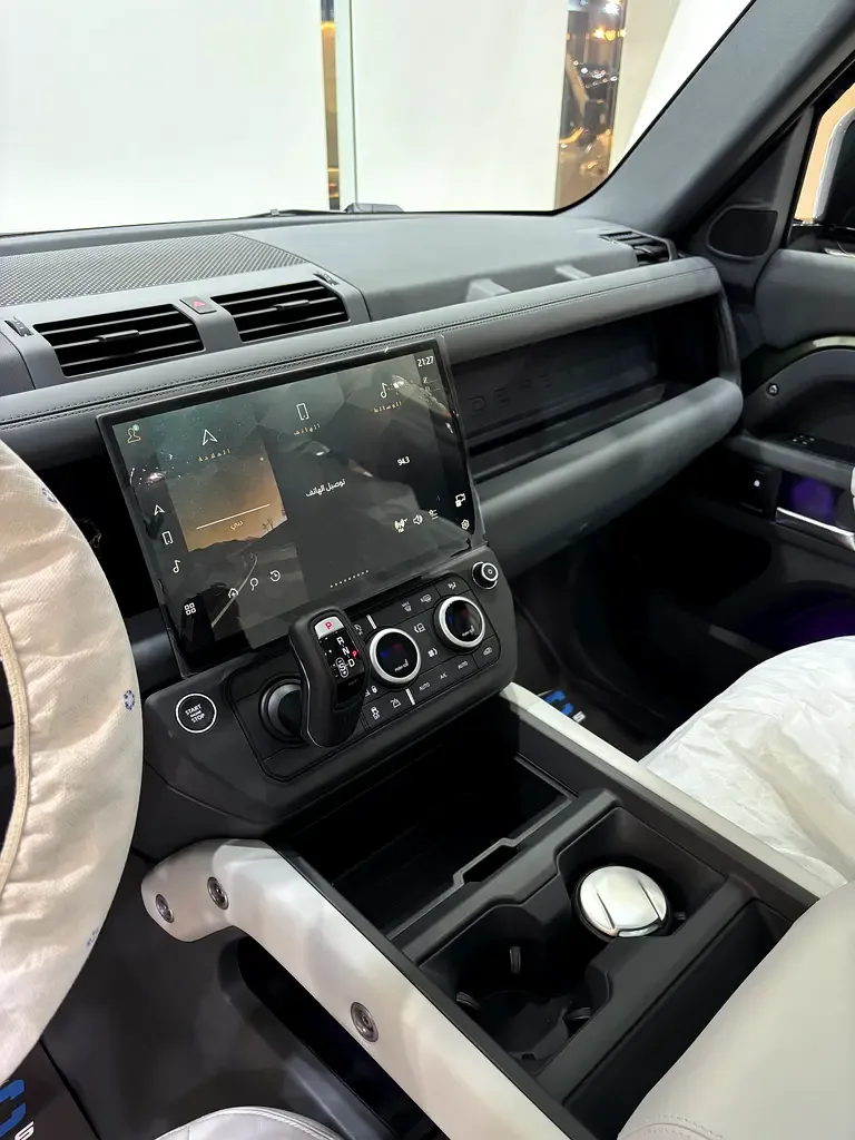 Land Rover Defender 3.0 AT AWD (400 حصان) - 14
