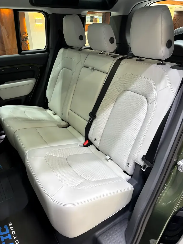 Land Rover Defender 3.0 AT AWD (400 حصان) - 16