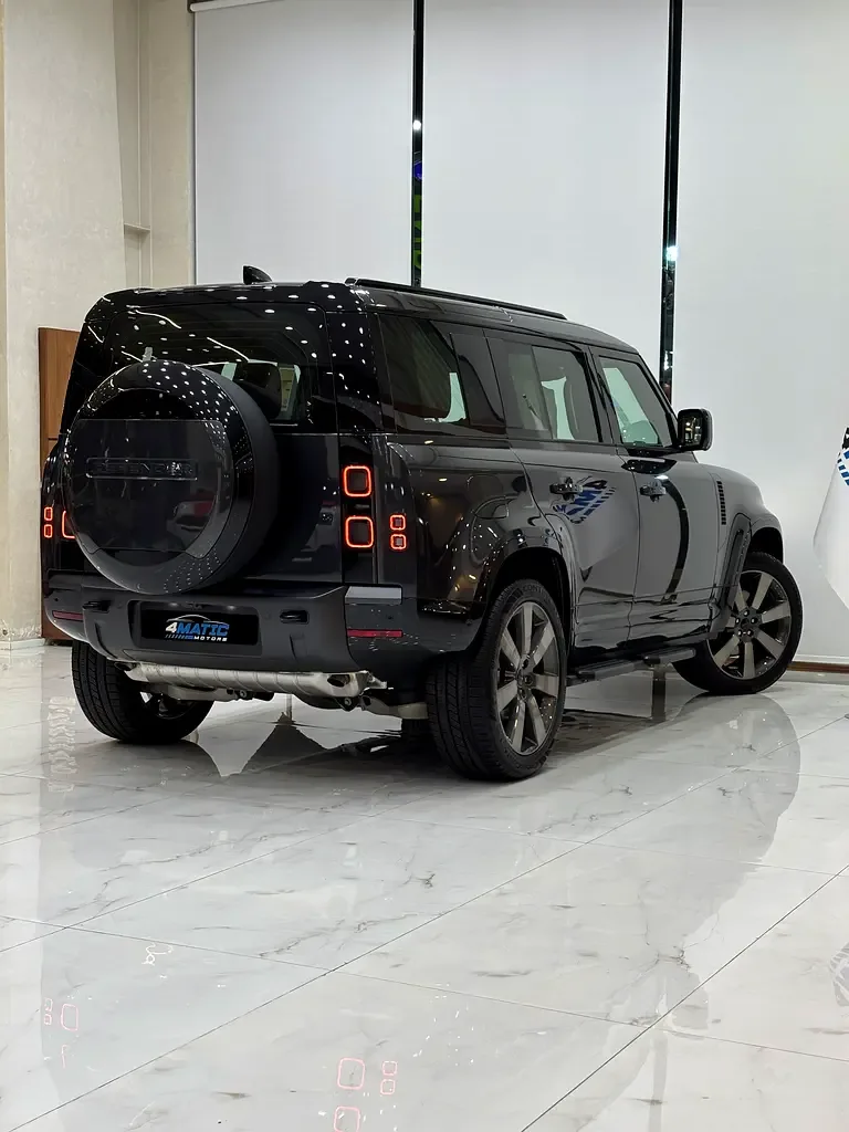 Land Rover Defender 3.0 AT AWD (400 حصان) - 10