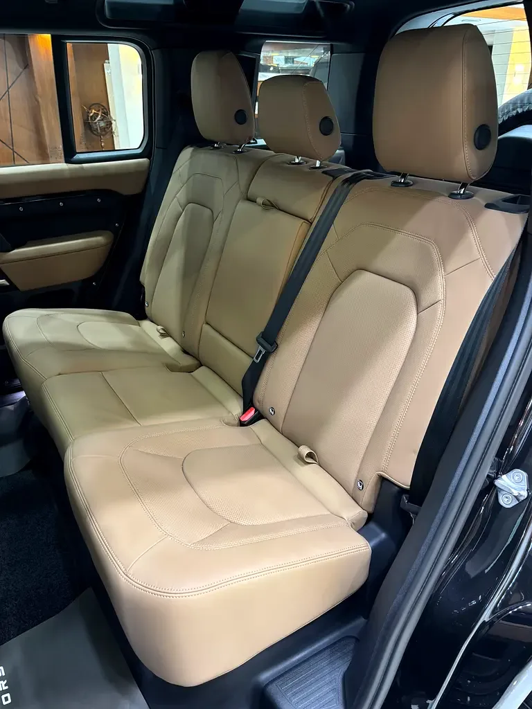 Land Rover Defender 3.0 AT AWD (400 hp) - 17