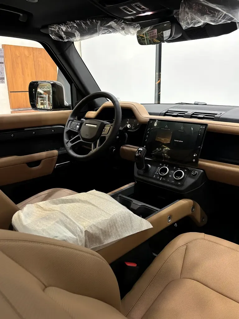 Land Rover Defender 3.0 AT AWD (400 حصان) - 12