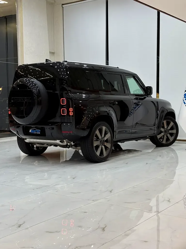 Land Rover Defender 3.0 AT AWD (400 حصان) - 11