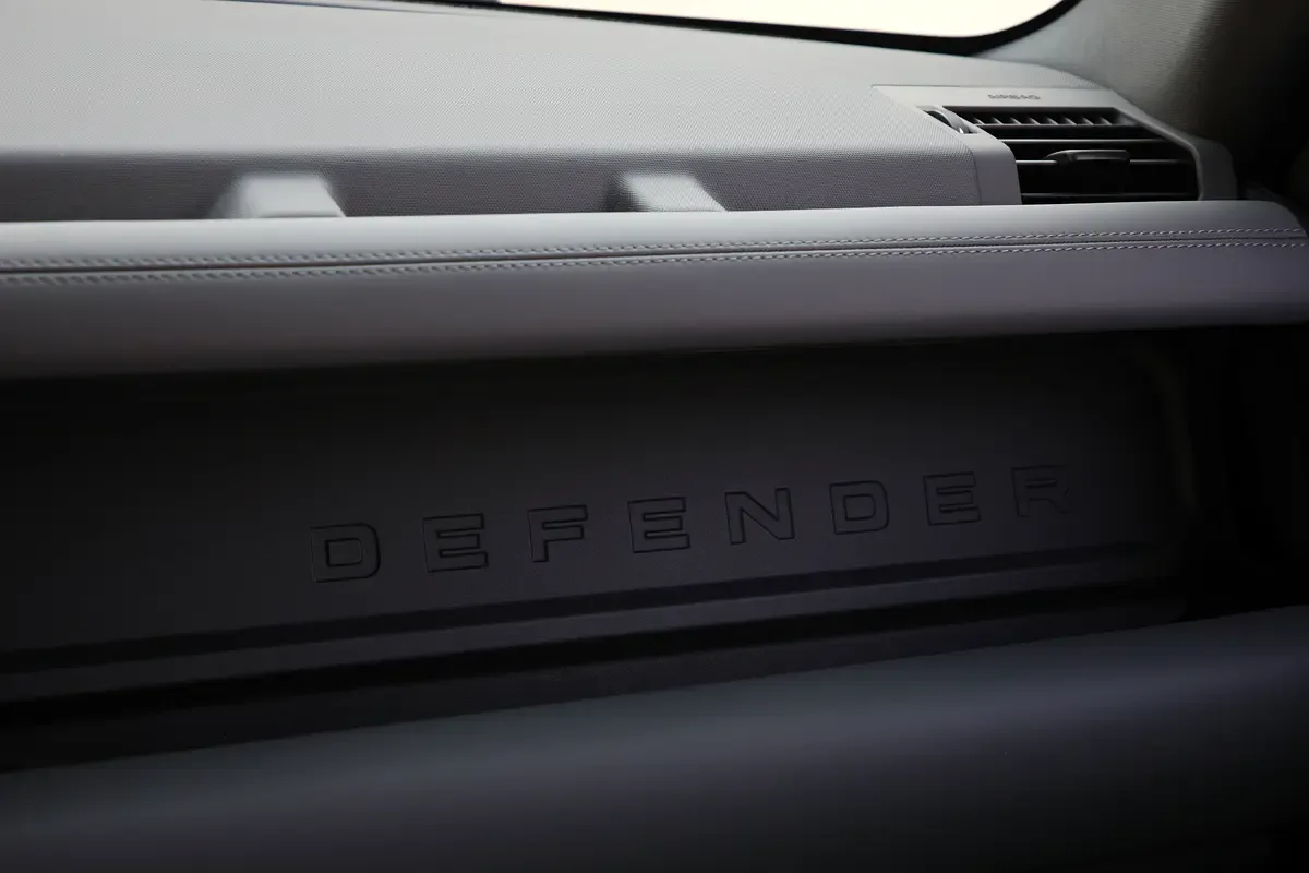Land Rover Defender 3.0 AT AWD (400 hp) - 16