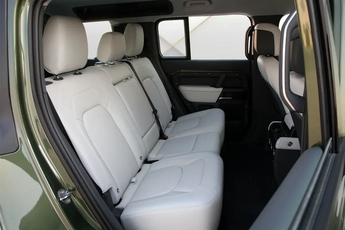 Land Rover Defender 3.0 AT AWD (400 hp) - 19
