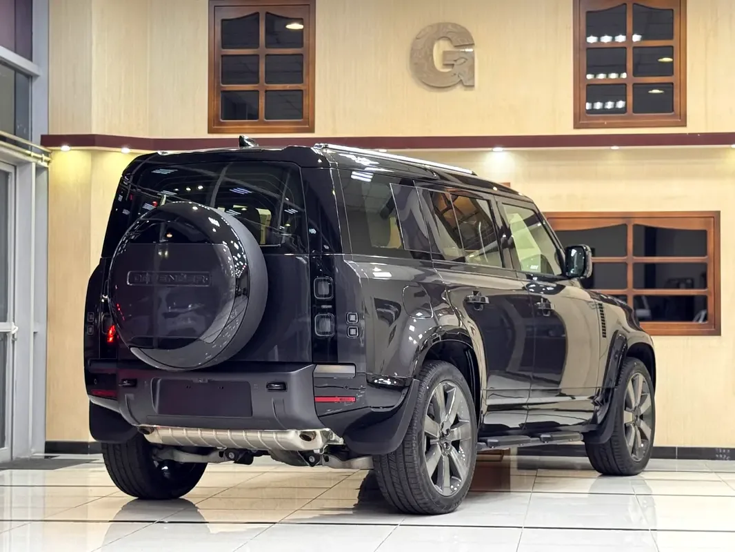 Land Rover Defender 3.0 AT AWD (400 hp) - 2