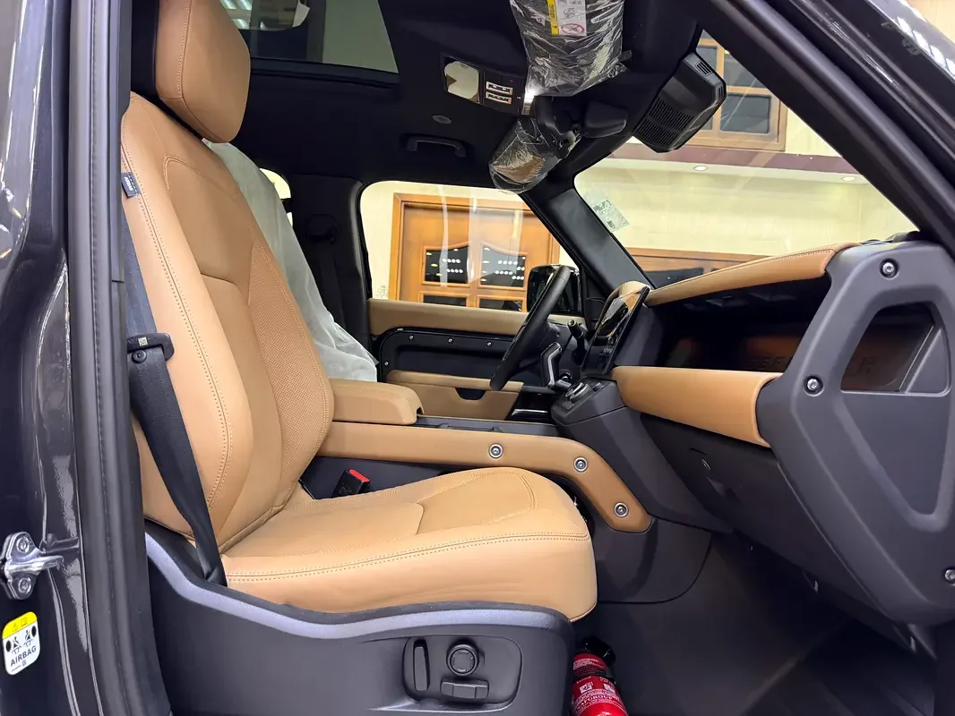 Land Rover Defender 3.0 AT AWD (400 hp) - 12