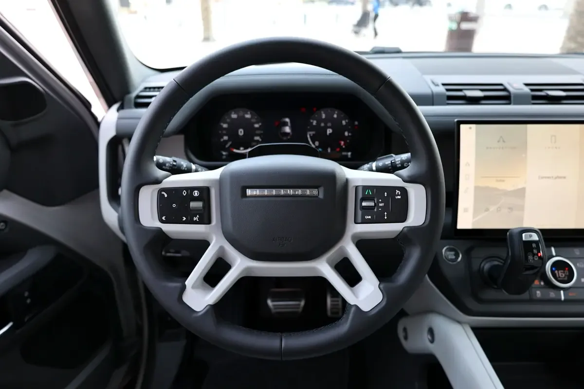 Land Rover Defender 3.0 AT AWD (400 hp) - 6