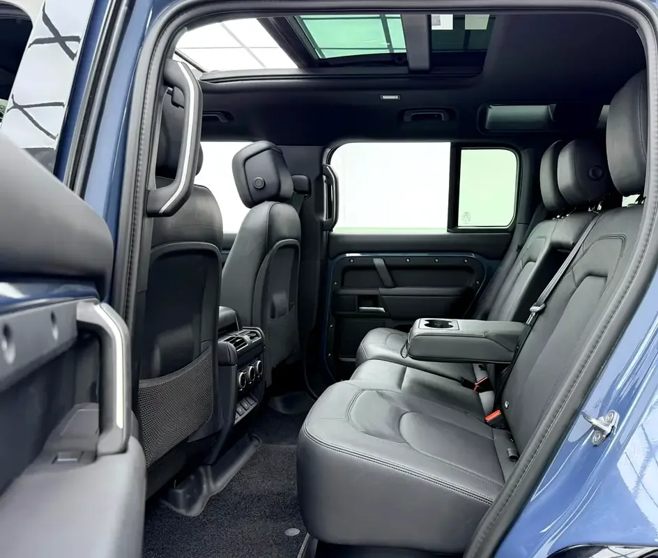 Land Rover Defender 3.0 AT AWD (400 hp) - 17