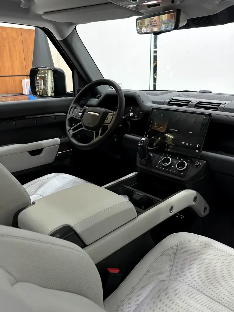 Land Rover Defender 3.0 AT AWD (400 hp) - 19