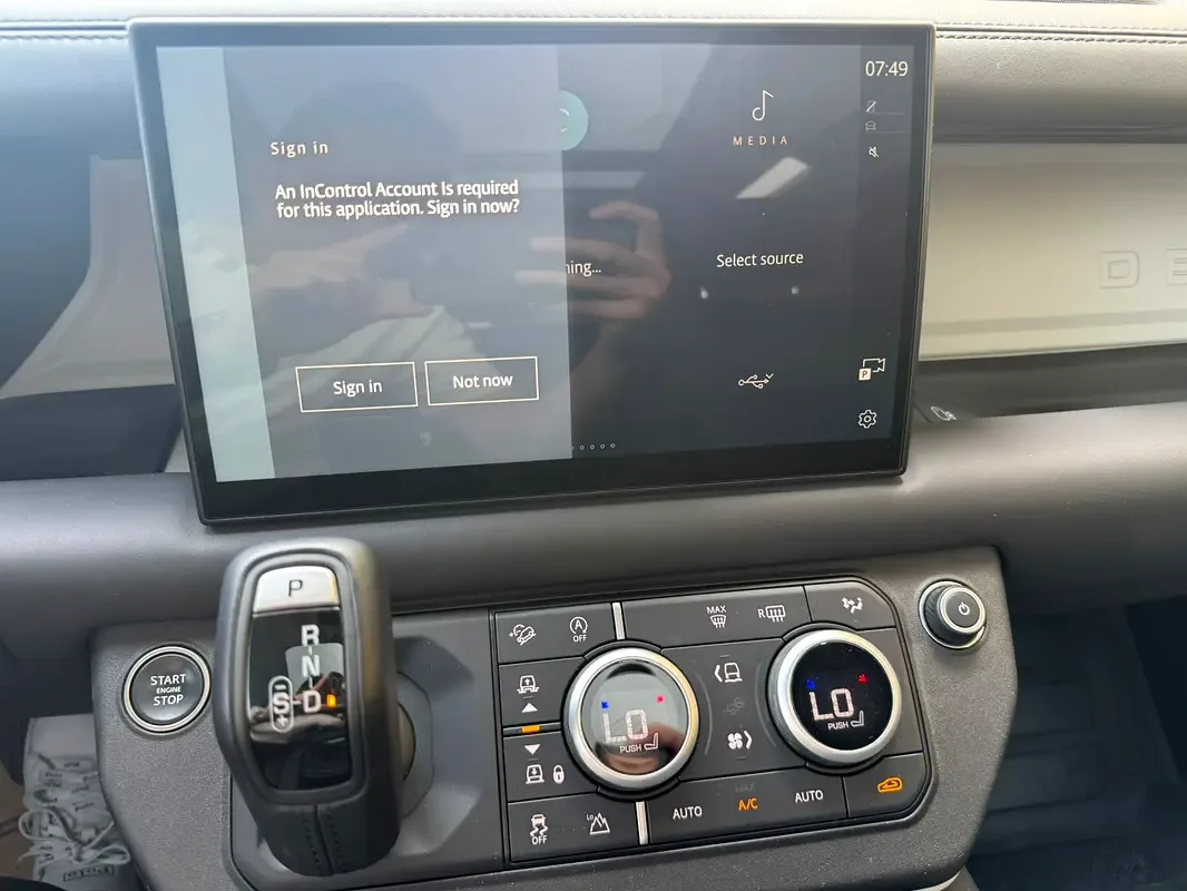 Land Rover Defender 3.0 AT AWD (400 hp) - 14