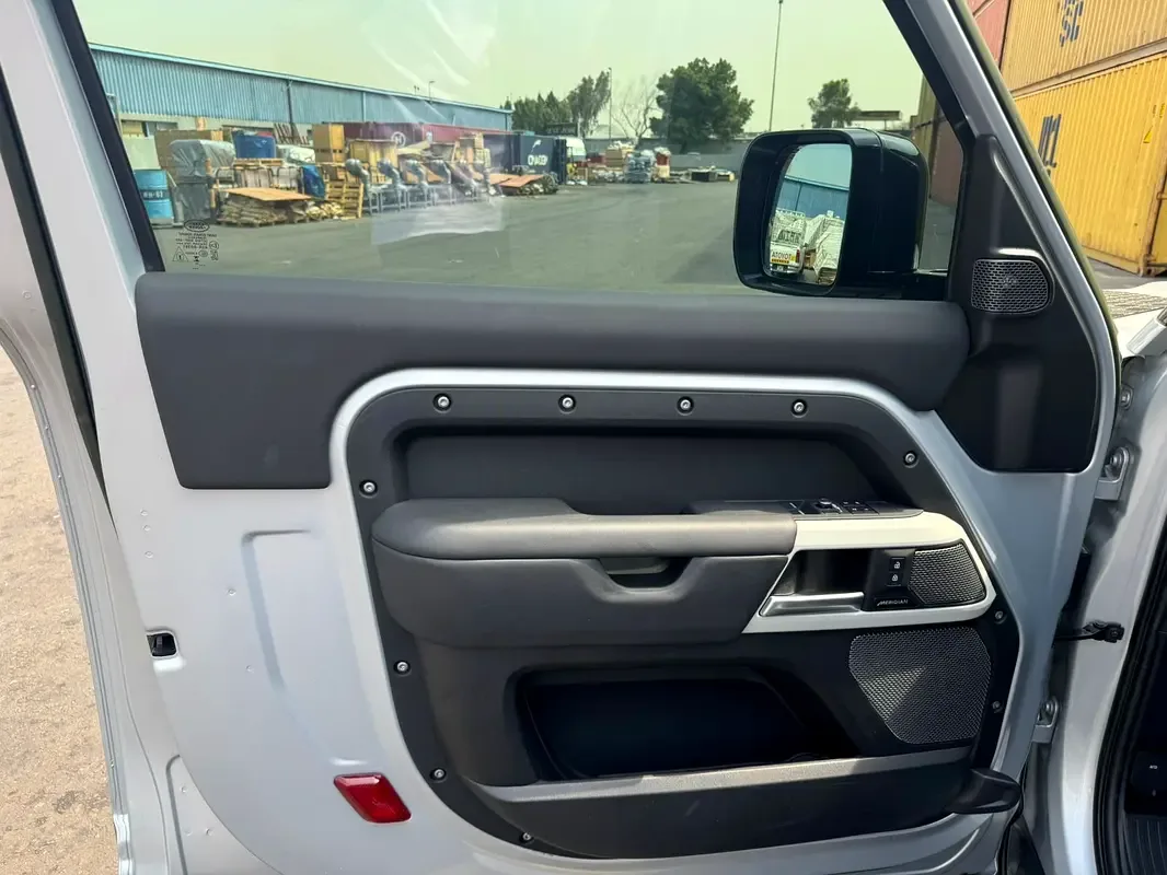 Land Rover Defender 3.0 AT AWD (400 hp) - 19