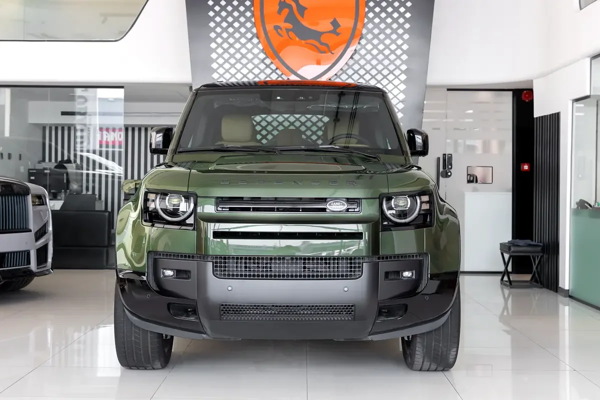 Land Rover Defender 3.0 AT AWD (400 حصان) - 2