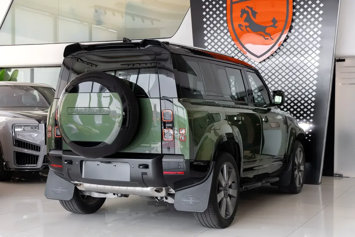 Land Rover Defender 3.0 AT AWD (400 حصان) - 4