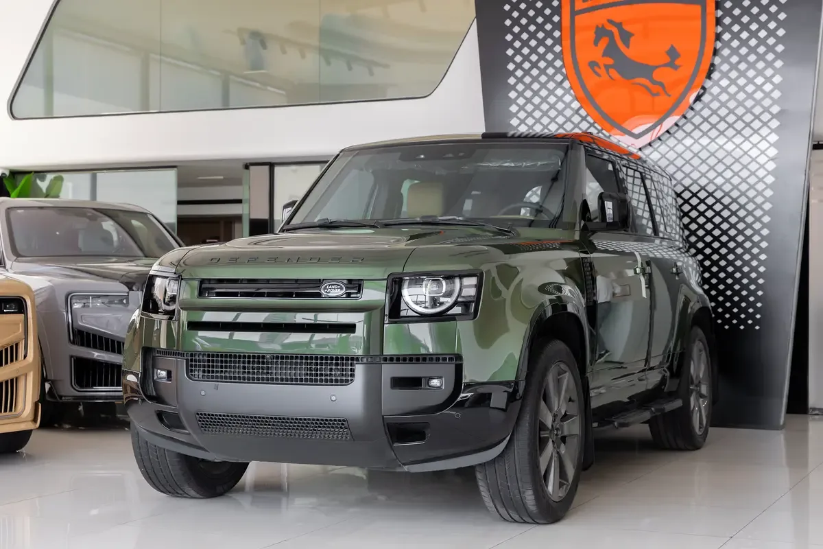 Land Rover Defender 3.0 AT AWD (400 حصان) - 3