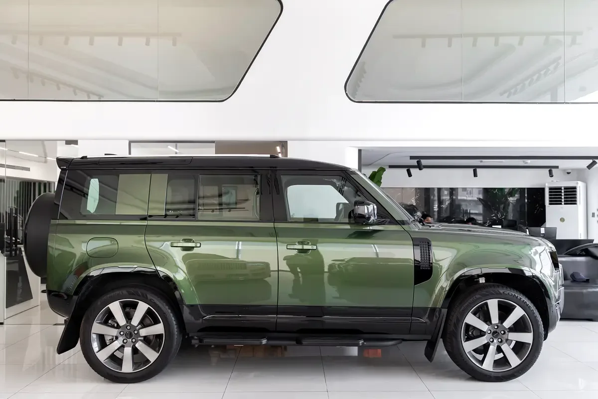 Land Rover Defender 3.0 AT AWD (400 حصان) - 7