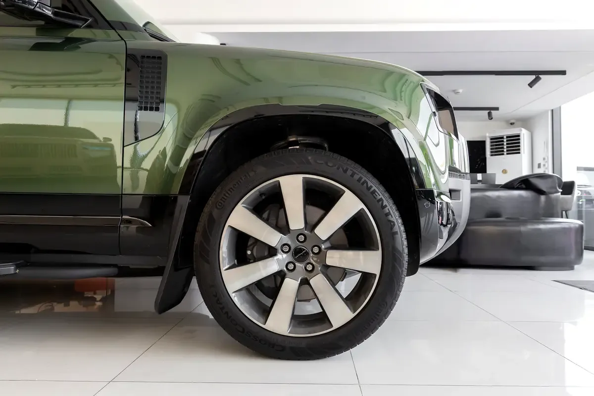 Land Rover Defender 3.0 AT AWD (400 حصان) - 8