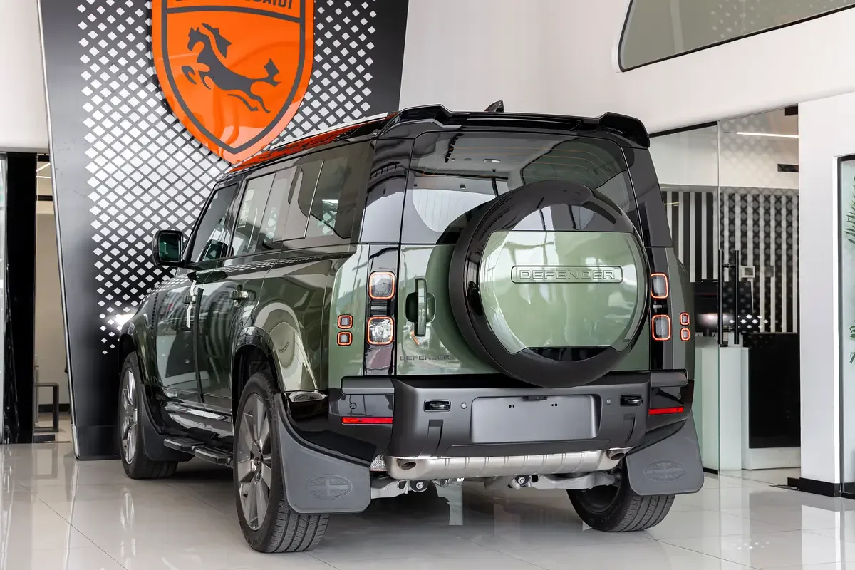 Land Rover Defender 3.0 AT AWD (400 حصان) - 6