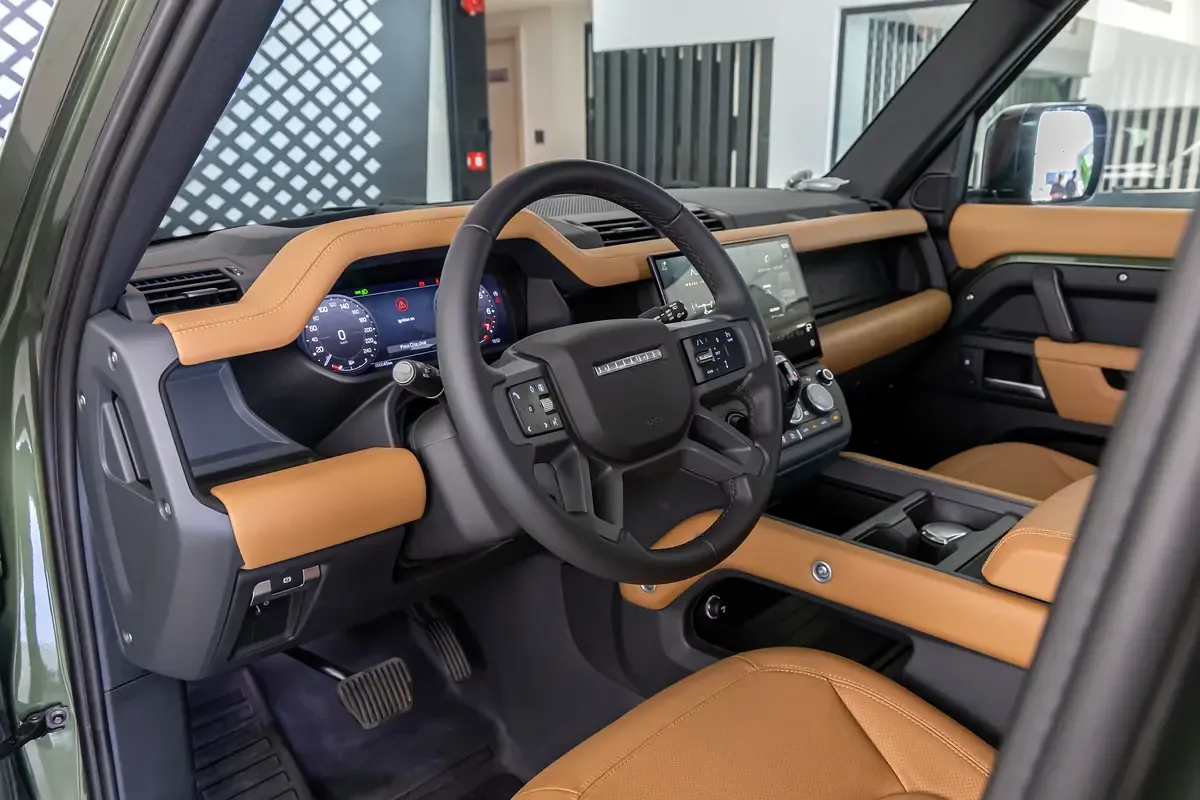 Land Rover Defender 3.0 AT AWD (400 حصان) - 10