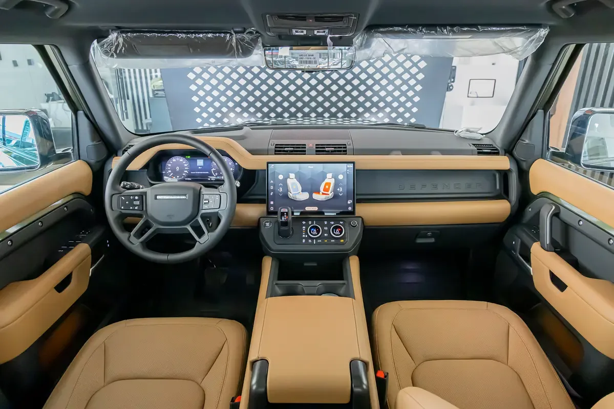 Land Rover Defender 3.0 AT AWD (400 حصان) - 11