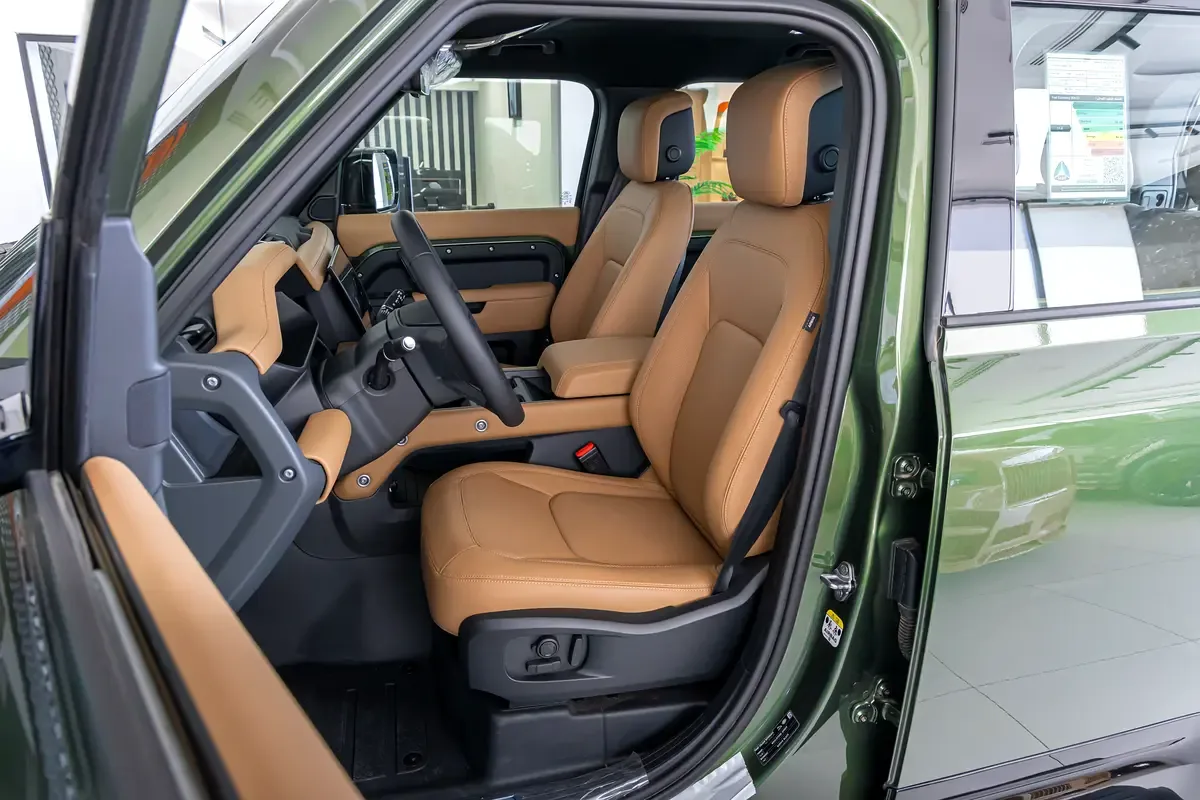 Land Rover Defender 3.0 AT AWD (400 حصان) - 9