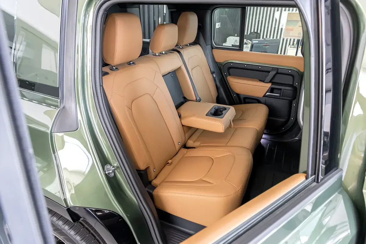 Land Rover Defender 3.0 AT AWD (400 حصان) - 13