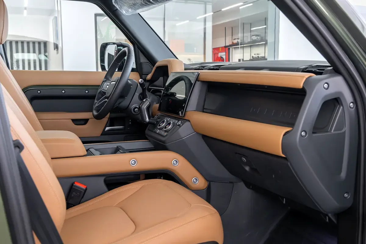 Land Rover Defender 3.0 AT AWD (400 حصان) - 15