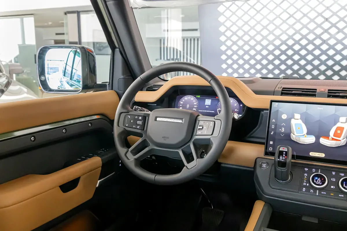 Land Rover Defender 3.0 AT AWD (400 حصان) - 12