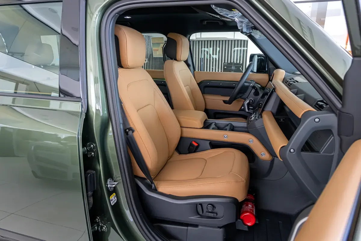Land Rover Defender 3.0 AT AWD (400 حصان) - 16