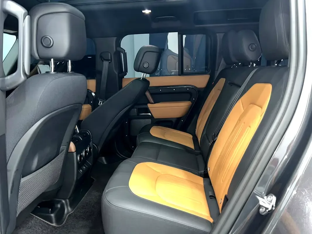 Land Rover Defender 3.0 AT AWD (400 hp) - 9