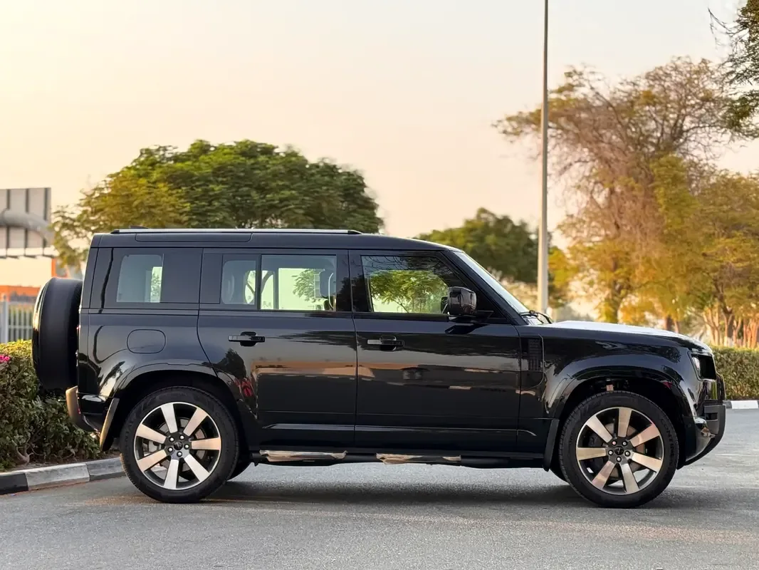 Land Rover Defender 3.0 AT AWD (400 حصان) - 7