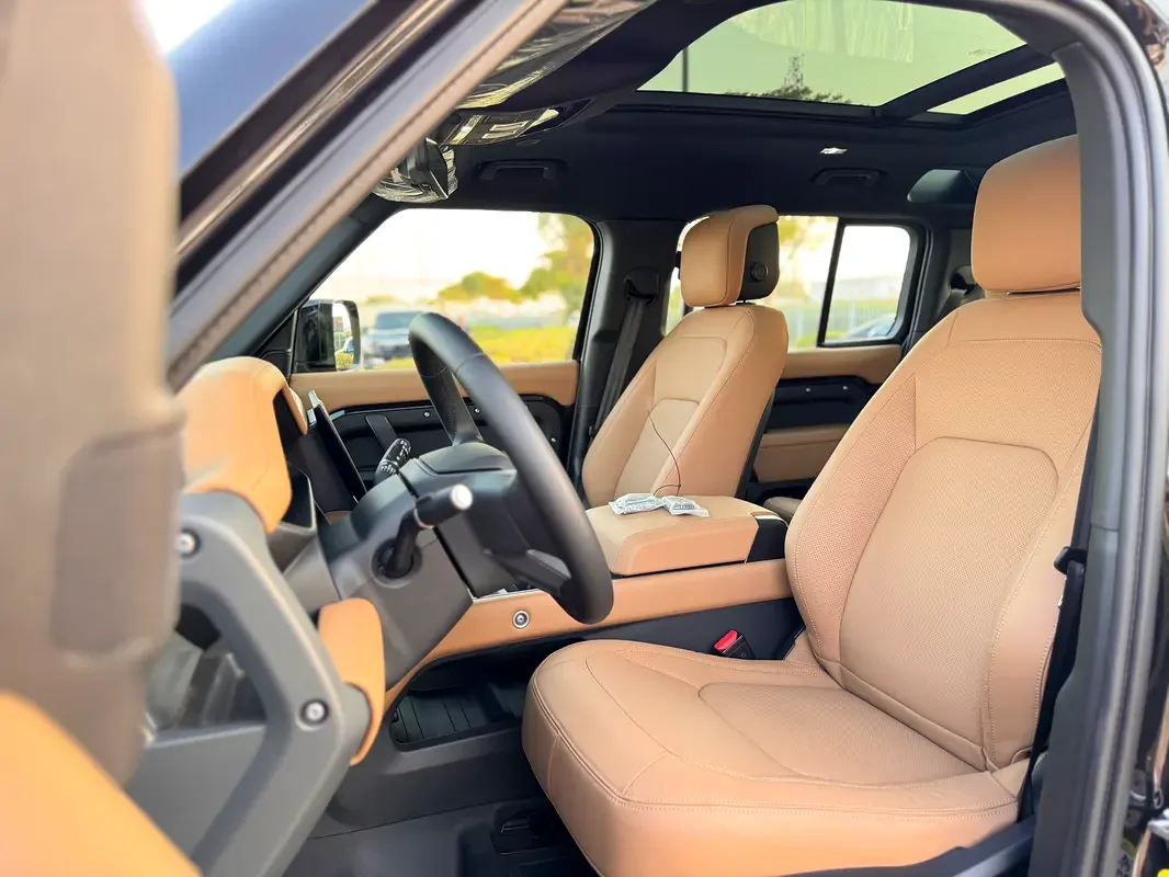 Land Rover Defender 3.0 AT AWD (400 حصان) - 10