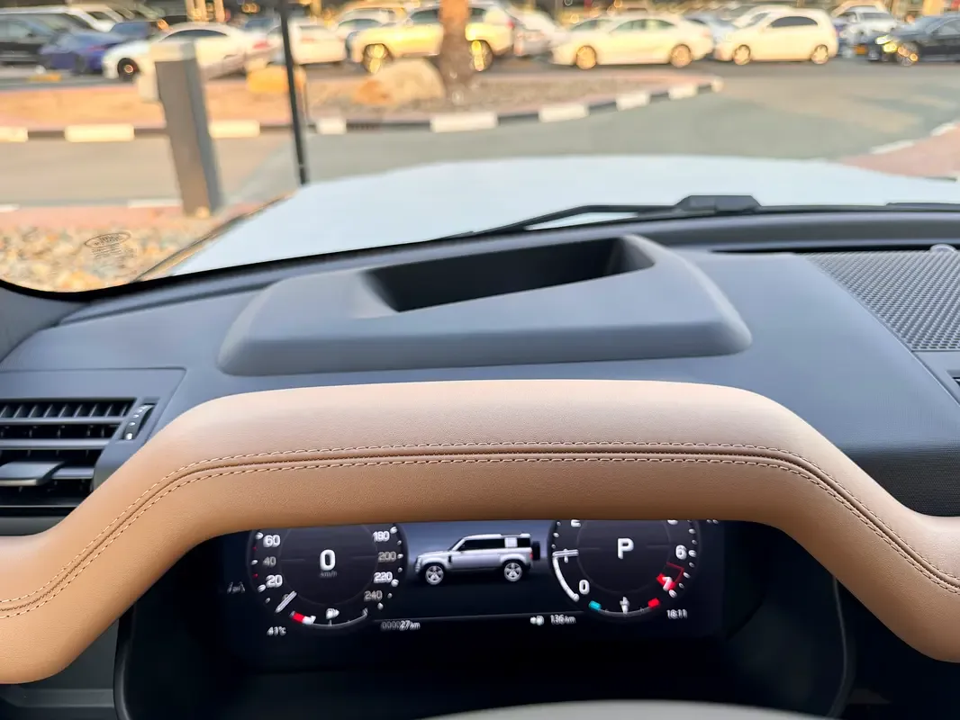 Land Rover Defender 3.0 AT AWD (400 حصان) - 16