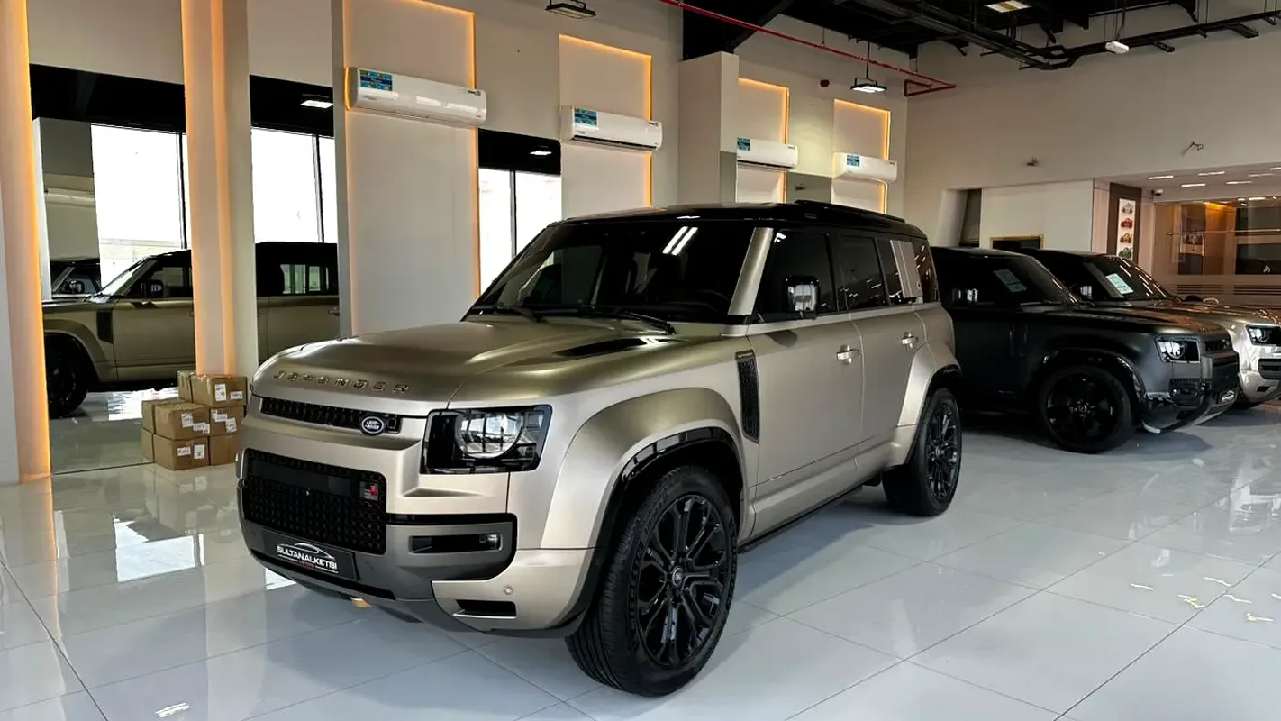 Land Rover Defender 4.4 AT AWD (635 hp)