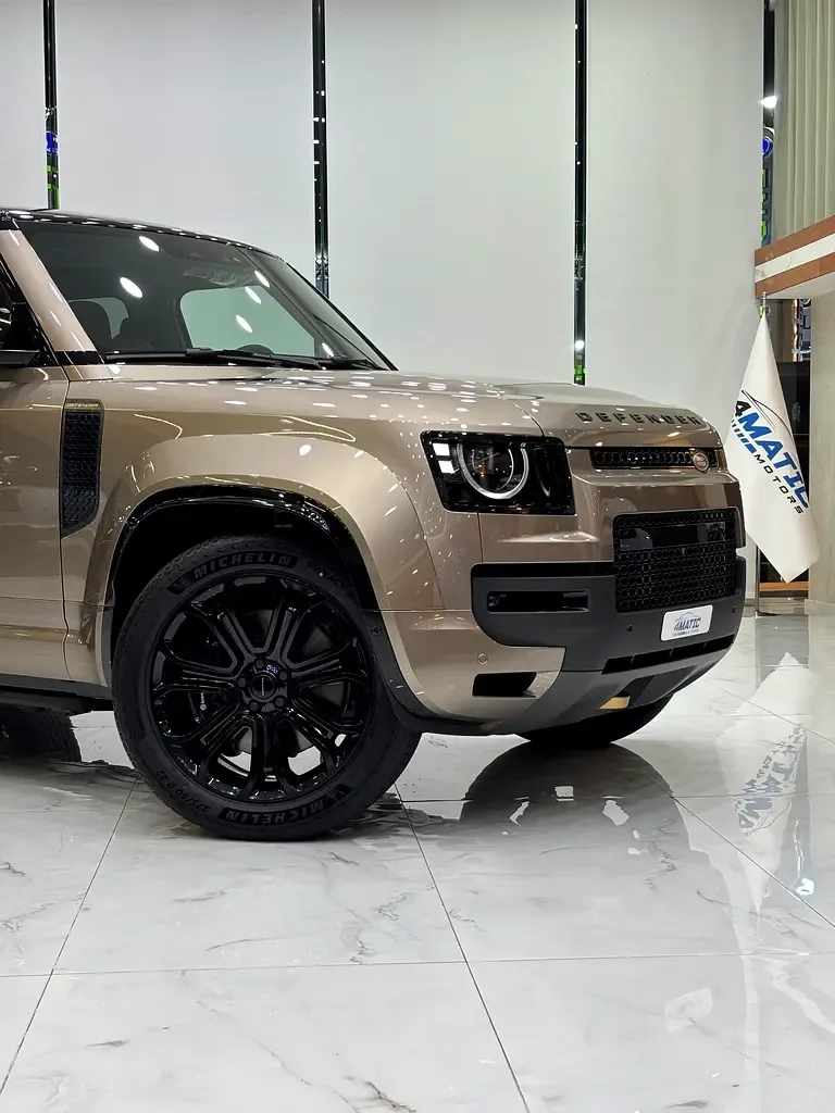 Land Rover Defender 4.4 AT AWD (635 حصان) - 4