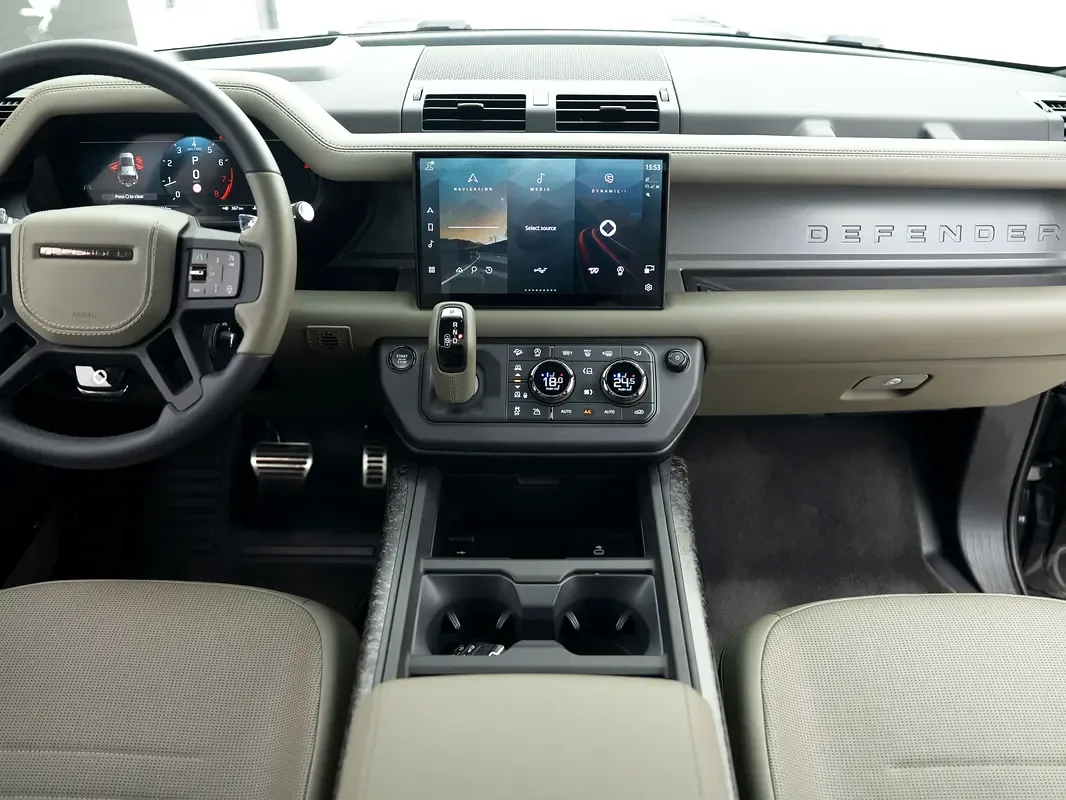 Land Rover Defender 4.4 AT AWD (635 hp) - 6