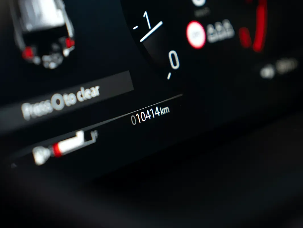 Land Rover Defender 4.4 AT AWD (635 hp) - 13