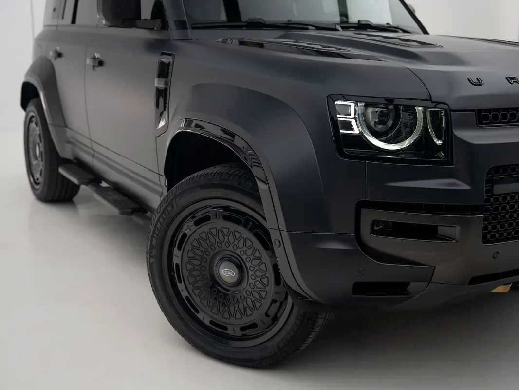 Land Rover Defender 4.4 AT AWD (635 hp) - 17